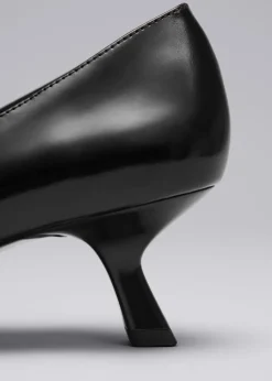 Cheap & Other Stories Point-Toe Pumps Black