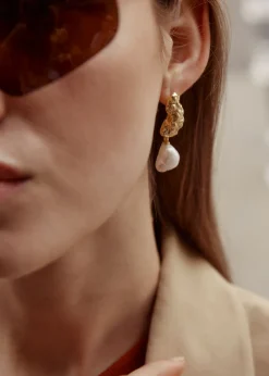 Store & Other Stories Sculpted Pearl Drop Earrings Gold/Pearl