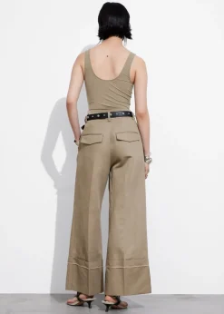 Discount & Other Stories Slim V-Neck Top Mole